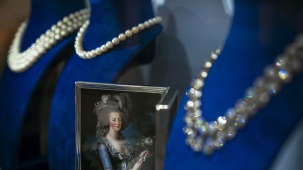 Marie Antoinette's diamond bracelets goes for sale