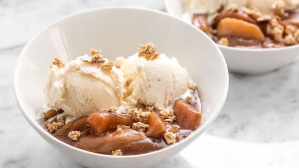 وصفات خريفية: تفاح ساخن بالزبدة