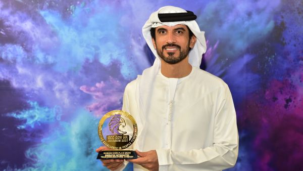 du wins “Seamless Workplace Award” at GCC GOV HR Awards 2021