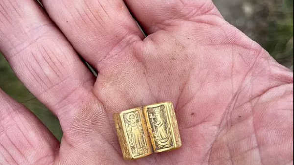 Tiny Gold bible found in England