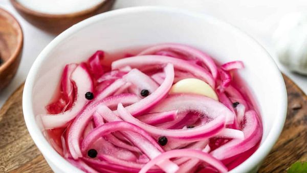 وصفات خريفية: مخلل البصل الأحمر