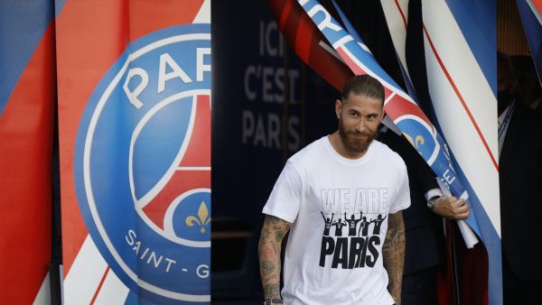 Paris Saint-Germain's Spanish defender Sergio Ramos enters the pitch during a presentation ceremony prior to the French L1 football match between Paris Saint-Germain and Racing Club Strasbourg at the Parc des Princes stadium in Paris on August 14, 2021. (Photo by GEOFFROY VAN DER HASSELT / AFP)
