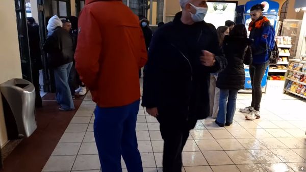 أثينا.. إخلاء أكثر من 40 محطة مترو بعد إنذار بوجود قنبلة