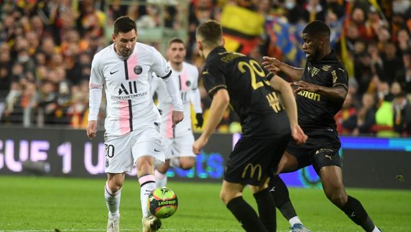 ليونيل ميسي خلال مباراة باريس سان جيرمان ولانس