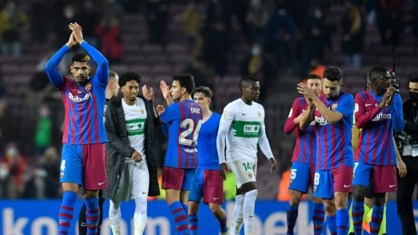 برشلونة يهزم إلتشي ويقترب من ركب المقدمة