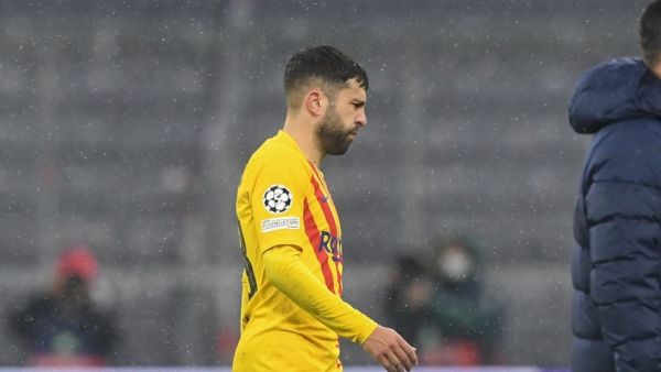 إصابة آلبا تزيد من مشاكل برشلونة