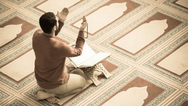 دعاء.. ردده كل يوم يرفع الله عنك البلاء ويرزقك عيش السعداء دعاء.. ردده كل يوم يرفع الله عنك البلاء ويرزقك عيش السعداء