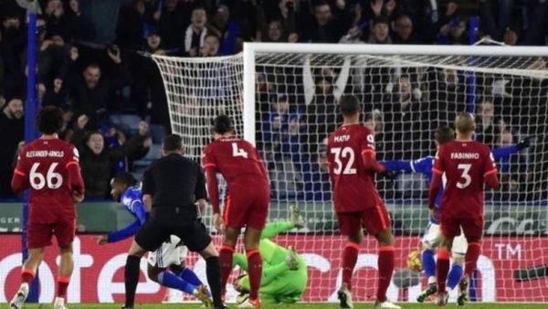 ليستر سيتي يصعق ليفربول (المصدر: بي بي سي)