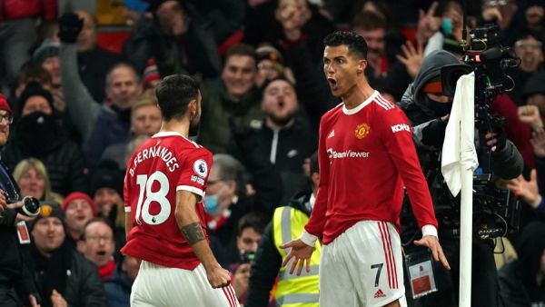 رونالدو (يمين) يقود مانشستر يونايتد للفوز (المصدر: تويتر)