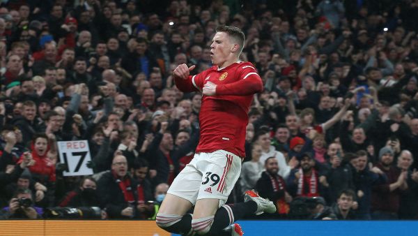 ماكتوميناي يقود مانشستر يونايتد للفوز (المصدر: حساب الدوري الإنجليزي على تويتر)