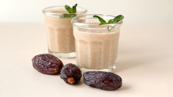 مشروب الحليب بالتمر الساخن