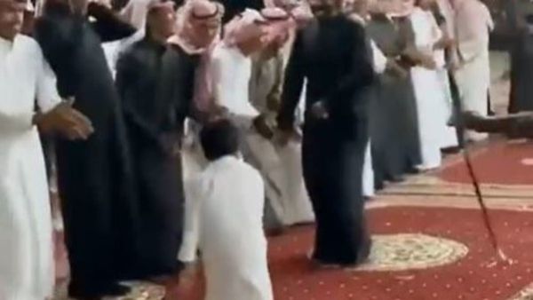 طفل سعودي يخطف الأنظار بفن الرفيحي