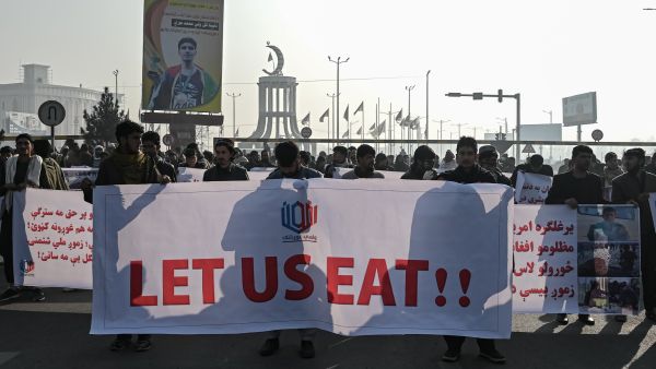 Afghans stage anti-US rally, asking release of Afghanistan's frozen funds