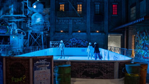 Warner Bros. World Abu Dhabi Welcomes Guests to Experience Gotham City Skate This Festive Season