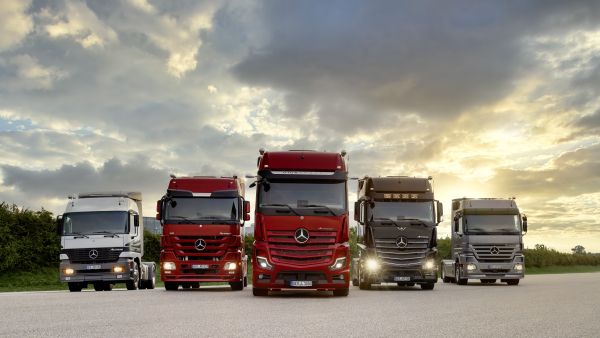 Mercedes-benz Trucks Celebrate 125 Year Anniversary