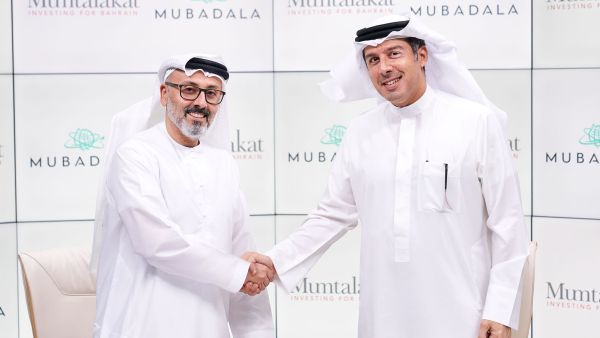 "مبادلة" و"ممتلكات" البحرينية توقعان مذكرة تفاهم لاستكشاف فرص الاستثمار العالمية المشتركة