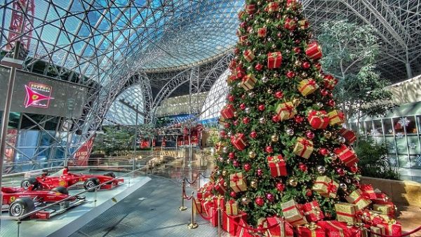 Enjoy the Park’s activities and contribute to breaking two GUINNESS WORLD RECORDS™! Ferrari World Abu Dhabi and Warner Bros. World Abu Dhabi Welcome Guests and Families To Celebrate This Festive Season and Be Part of History