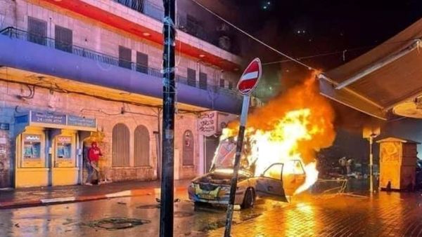 احتراق مركبة تقل مستوطنين
