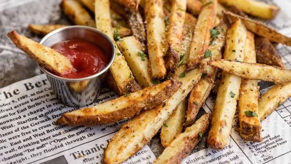 وصفات احتفالية: بطاطا بارميزان بالثوم والفرن