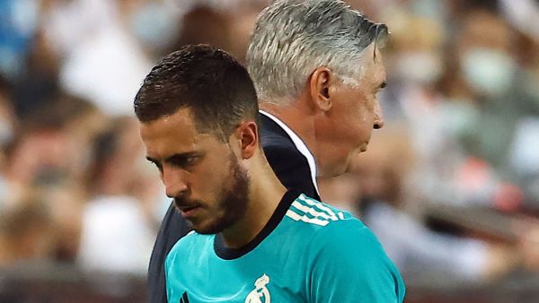 Real Madrid's Belgian forward Eden Hazard (L) walks past Real Madrid's Italian coach Carlo Ancelotti as he leaves the pitch during the Spanish League football match between Valencia CF and Real Madrid CF at the Mestalla stadium in Valencia on September 19, 2021. (Photo by JOSE JORDAN / AFP)