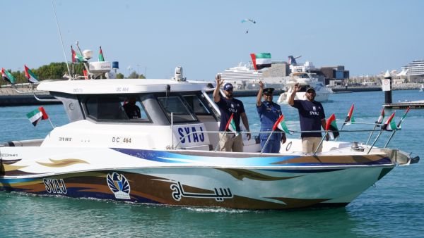 جمارك دبي تُنظم مسيرة بحرية بمناسبة عيد الاتحاد الخمسين 