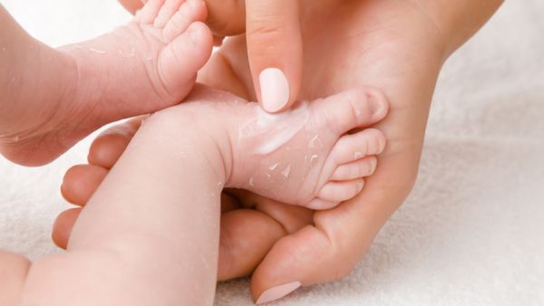 أسباب تقشر بشرة حديثي الولادة
