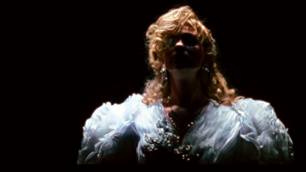 Farah Zeynep Abdullah as Bergen