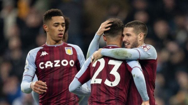 كوتينيو (وسط) يهدي فريقه الجديد التعادل مع مانشستر يونايتد (المصدر: حساب أستون فيلا على تويتر)