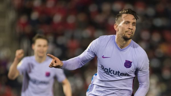 دي يونغ يقود برشلونة للفوز