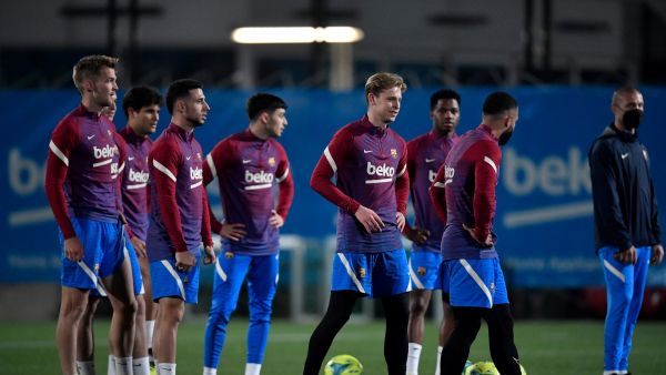 كورونا تضرب صفوف برشلونة