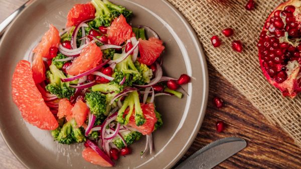 سلطة حمراء لتزيني مائدتك بلون الحب الساحر