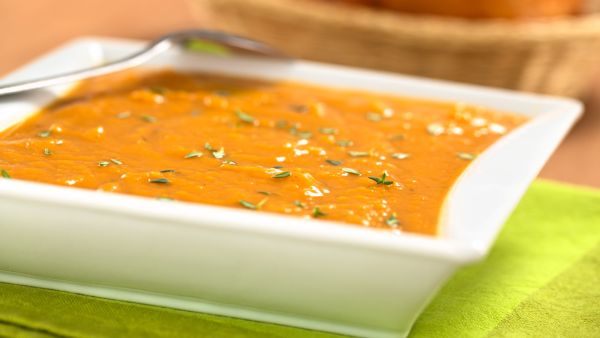 شوربة تشعرك بالدفىء خلال فصل الشتاء البارد