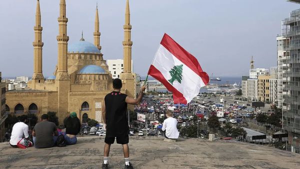 لبنان أيقونة عربية أم نسخة حوثية؟