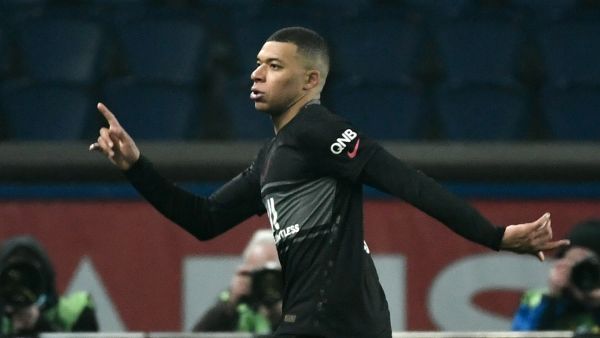 مبابي يحتفل بهدف باريس سان جيرمان الأول