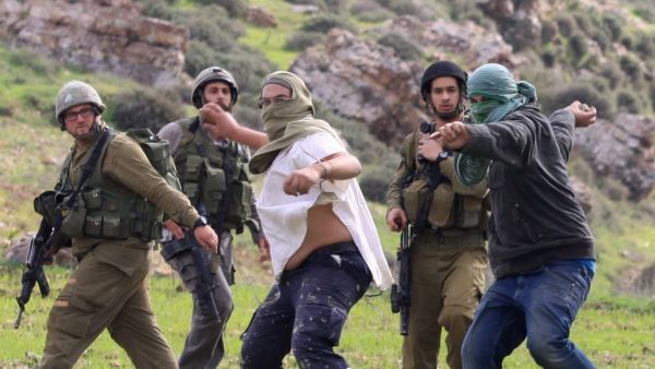 نابلس.. إصابة 3 فلسطينيين بهجوم لمستوطنين 