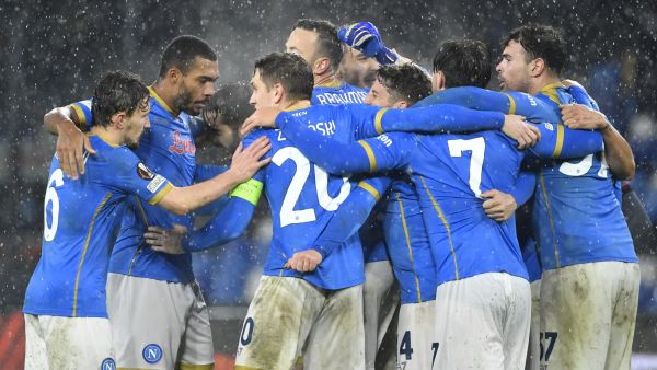 نابولي يتطلع للتفوق على يوفنتوس