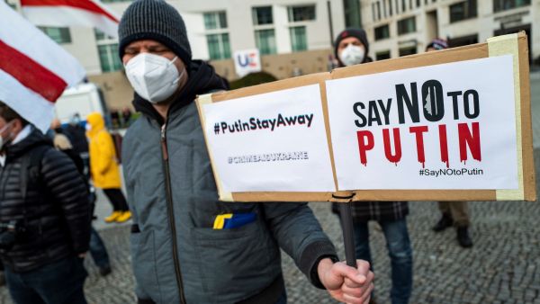 Canada to withdraw remaining non-essential staff, dependents from Ukraine Embassy