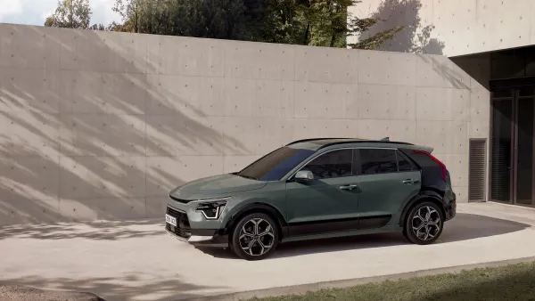 سيارة "نيرو الجديدة" تُجسد التزام كيا بمستقبل مستدام