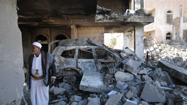 100 قتيل في قصف جوي لسجن صعدة