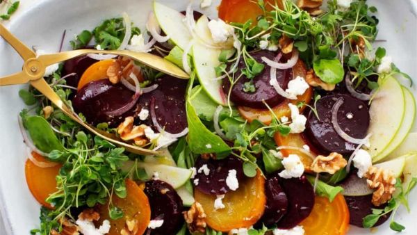 سلطة البنجر مع جبن الماعز و البلسمي