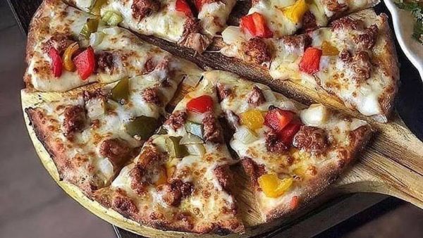 بيتزا الدجاج مع فلفل ألوان كالمطاعم 