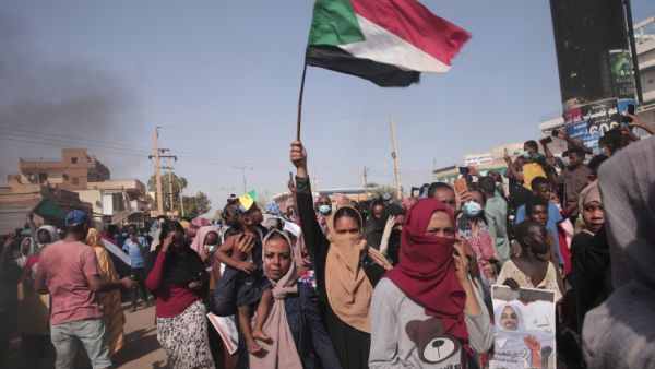 مظاهرات قد انطلقت في العاصمة وعدد من المدن السودانية للمطالبة بحكم مدني كامل.