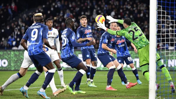 إنتر ميلان يتعادل مع نابولي بهدف لمثله