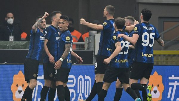 إنتر ميلان مهدد بخسارة الصدارة اليوم أمام نابولي