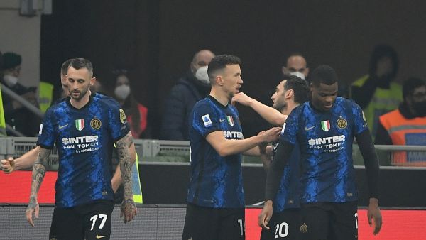 إنتر ميلان يستضيف ساسوولو اليوم وعينه على استعادة الصدارة