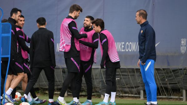 برشلونة يستضيف نابولي اليوم