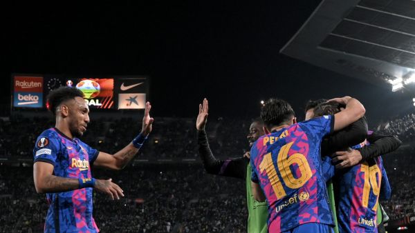 برشلونة في مهمة صعبة أمام نابولي اليوم