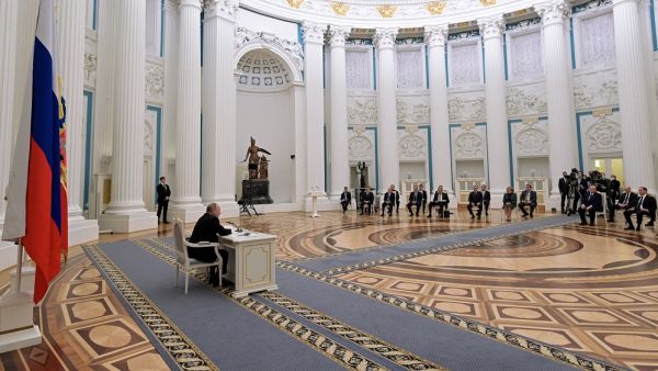 بوتين يبحث مع مجلس الأمن الفيدرالي الروسي الأزمة الأوكرانية