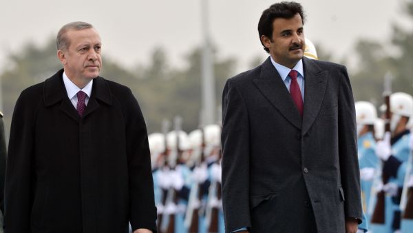 أمير قطر يتمنى الشفاء للرئيس أردوغان وزوجته