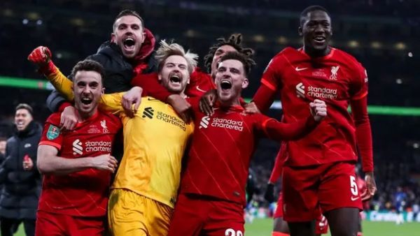 ليفربول يظفر باللقب (المصدر: غارديان)